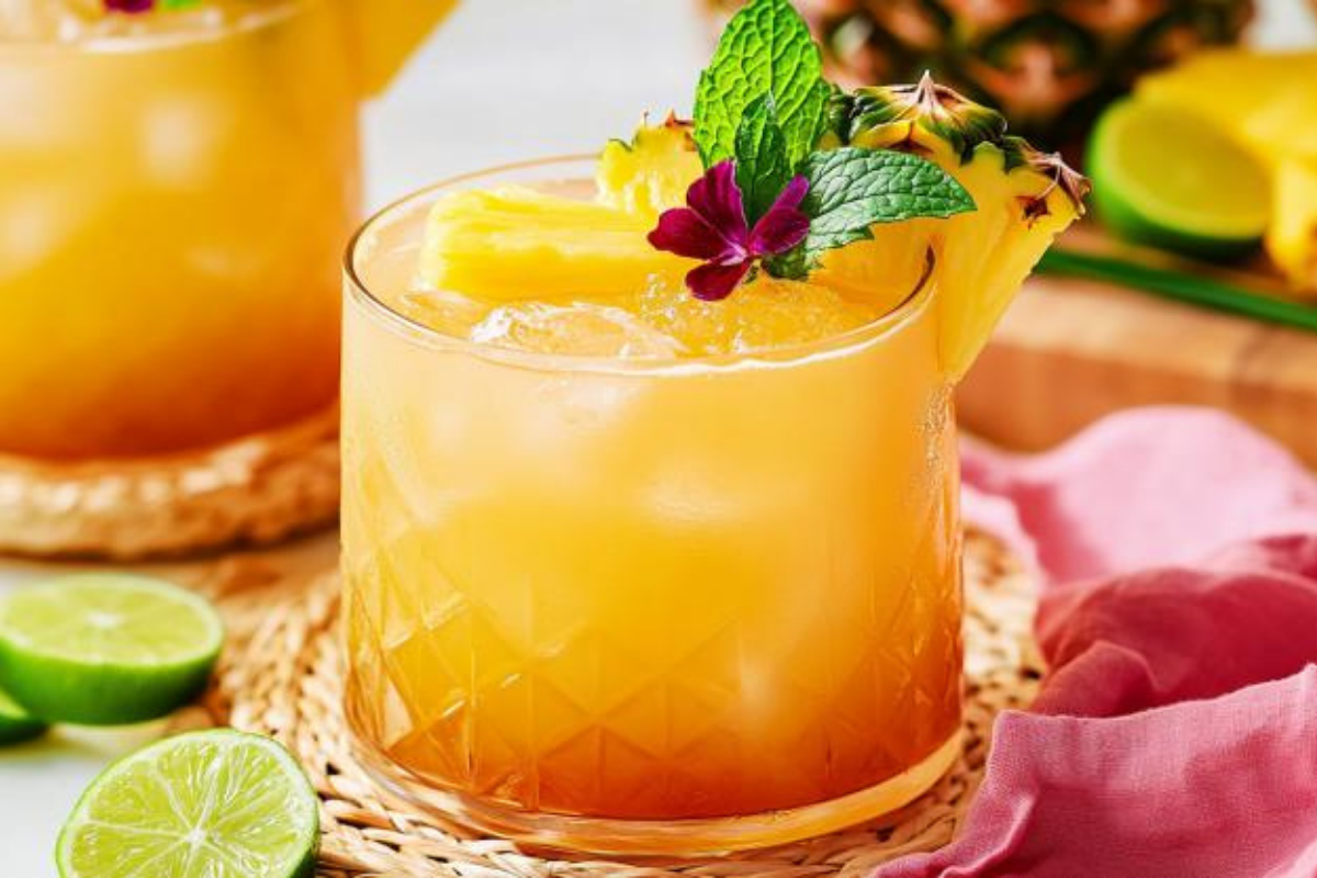 What are the main ingredients in a Mai Tai